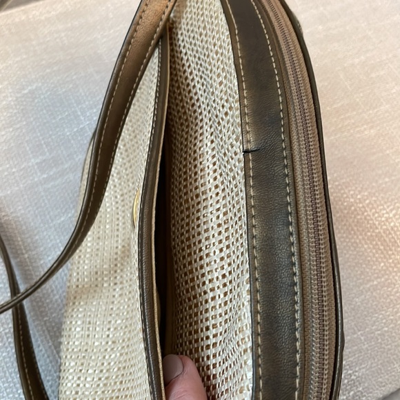 Liz Claiborne Cross Body Purse - Picture 8 of 14